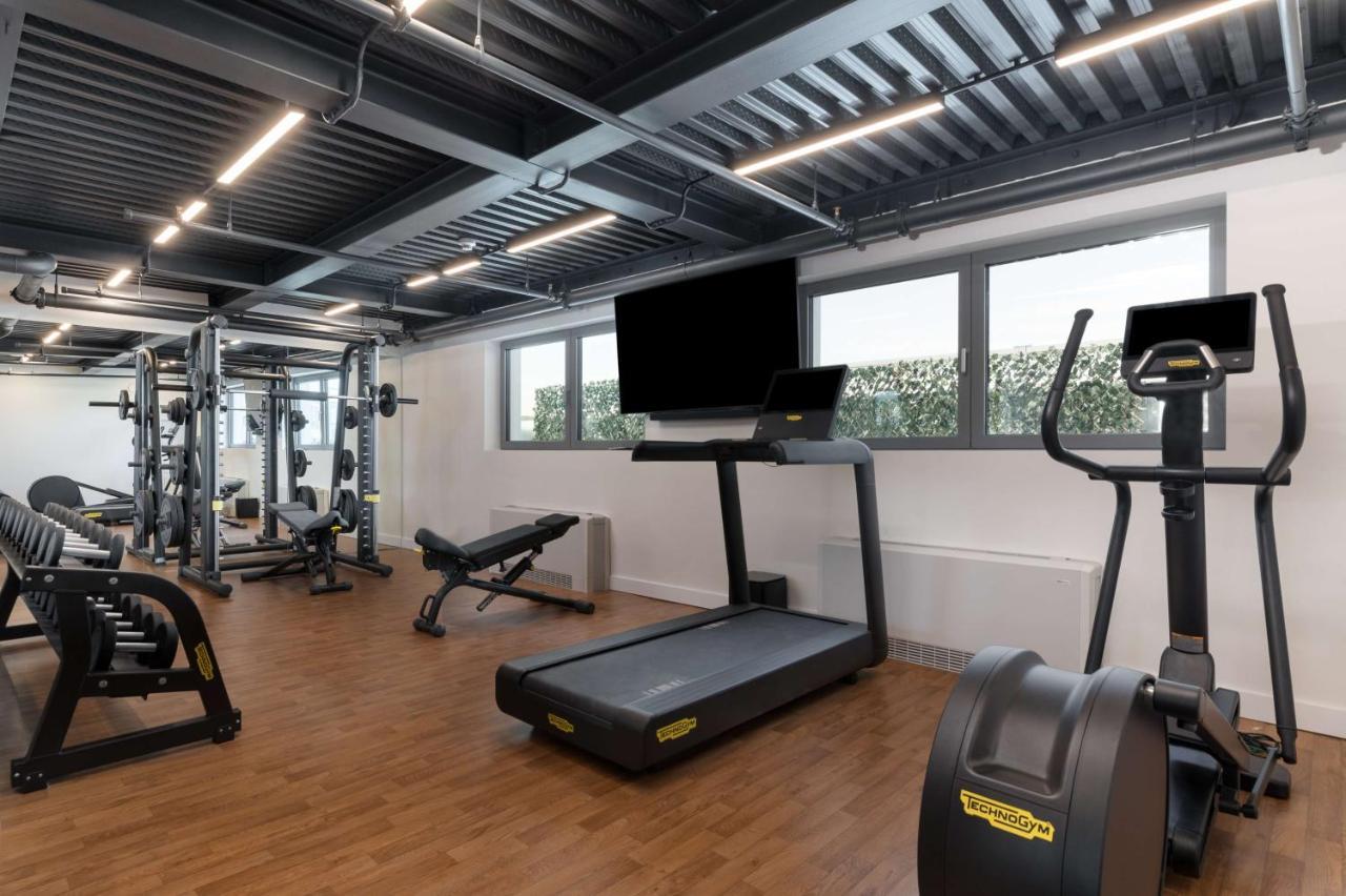 Radisson Blu Hotel, Cluj Eksteriør bilde The gym at the hotel