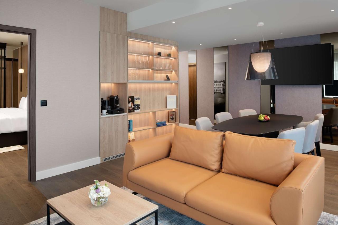 Radisson Blu Hotel, Cluj Eksteriør bilde A suite at the hotel