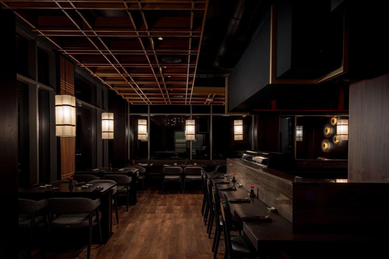 Radisson Blu Hotel, Cluj Eksteriør bilde Interior of a restaurant in Tokyo