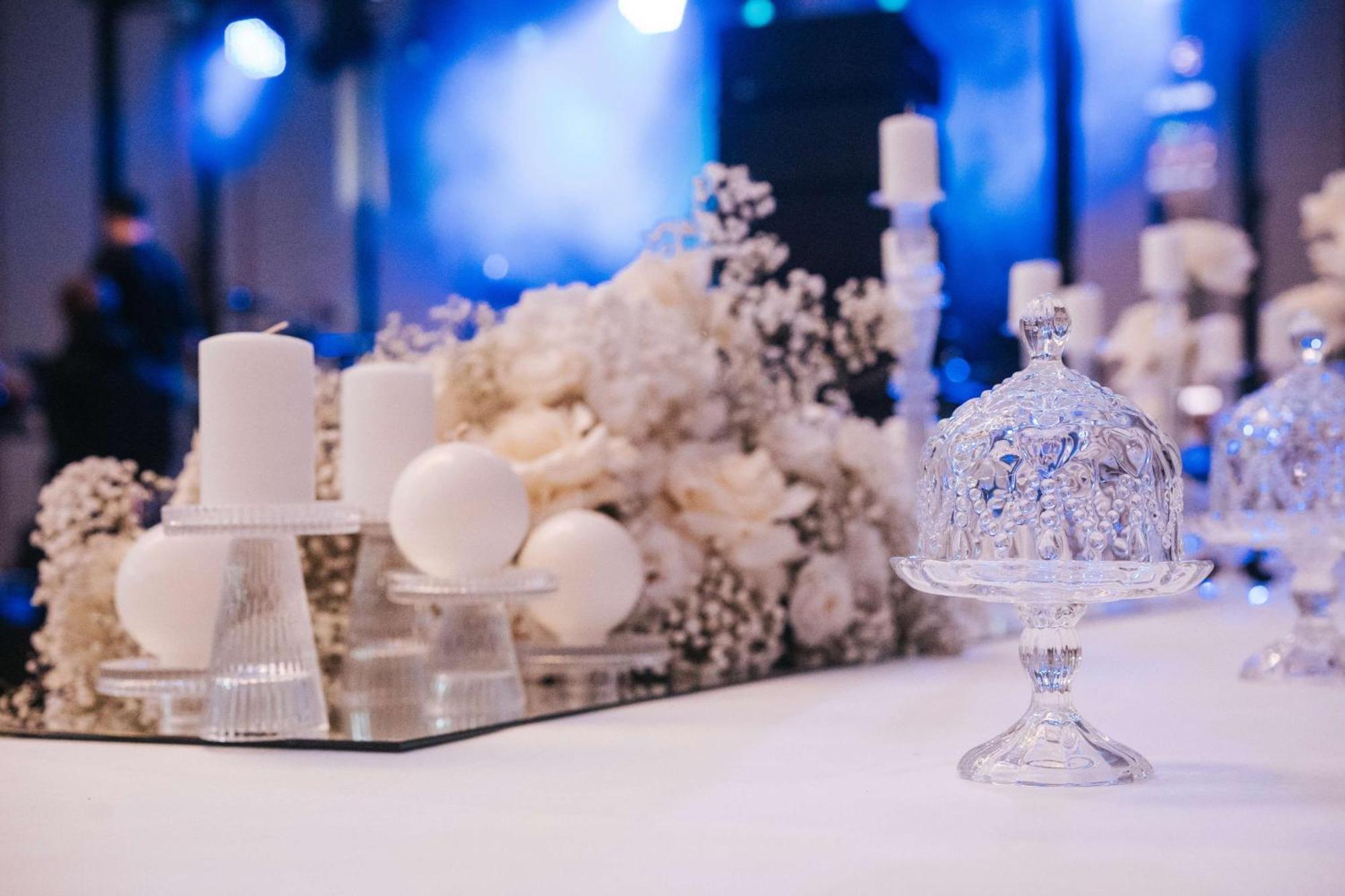 Radisson Blu Hotel, Cluj Eksteriør bilde A table decorated for a wedding
